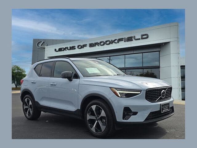 2025 Volvo XC40 B5 Plus Dark Theme AWD