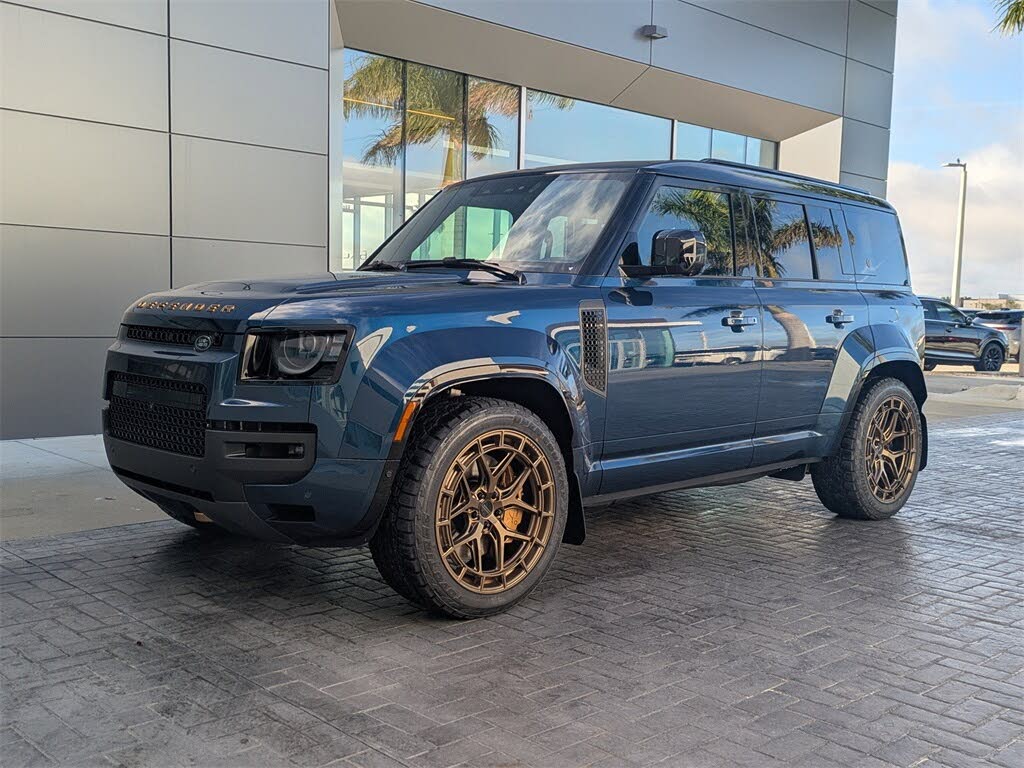2026 Land Rover Defender 110 P635 OCTA AWD
