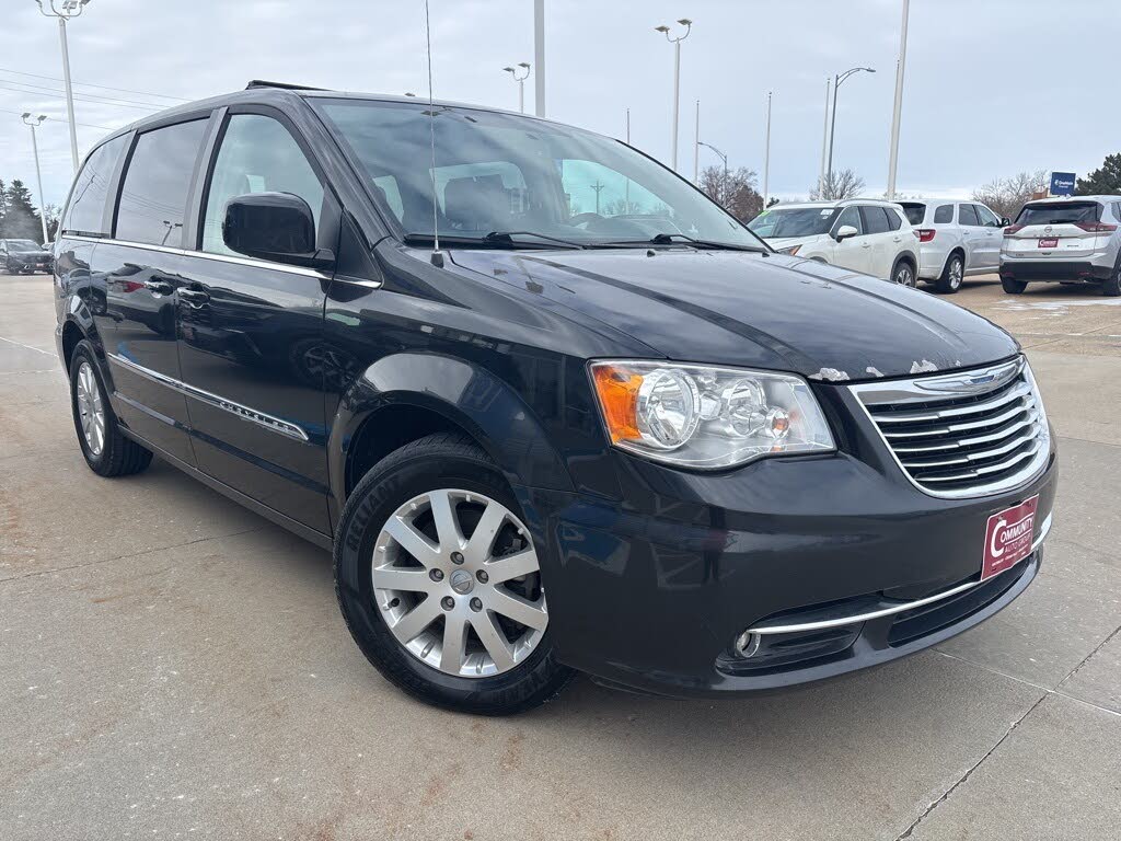2016 Chrysler Town & Country Touring FWD