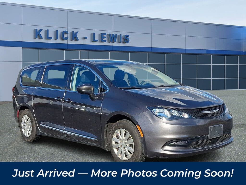 2021 Chrysler Voyager L FWD