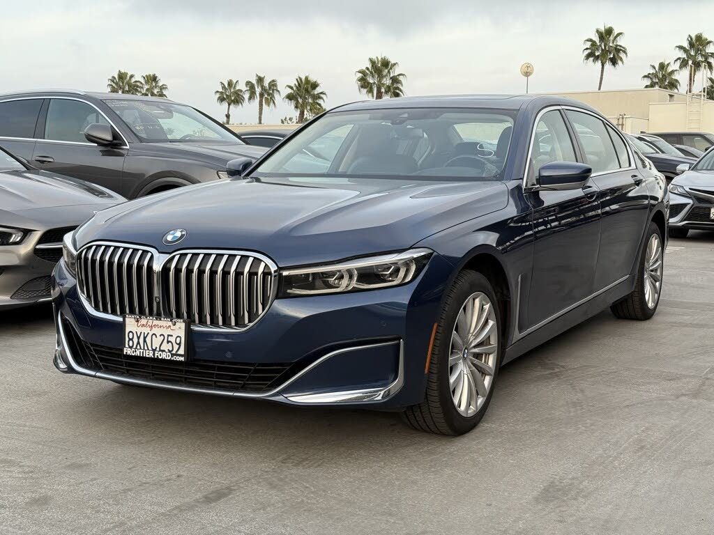 2022 BMW 7 Series 740i RWD