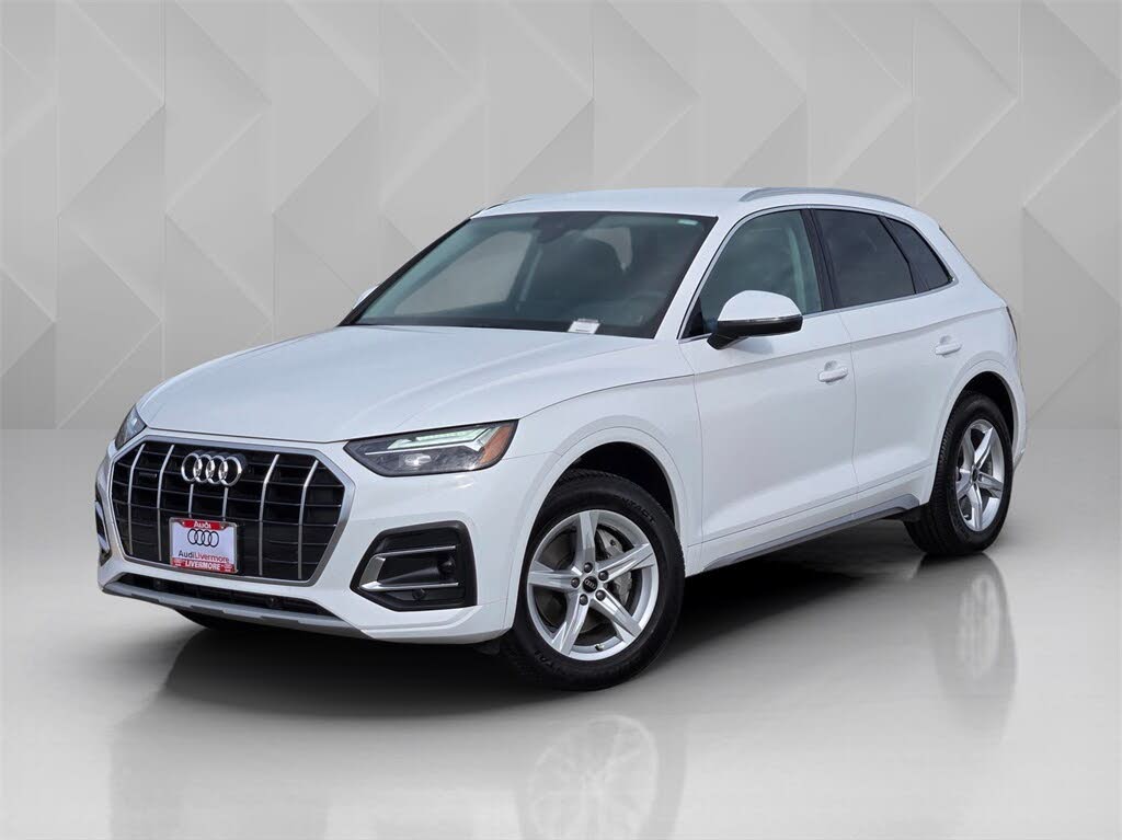 2024 Audi Q5 quattro Premium 40 TFSI