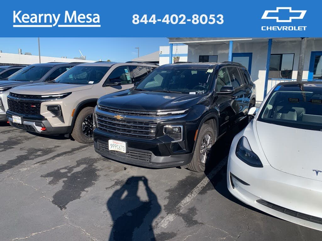 2025 Chevrolet Traverse LT FWD