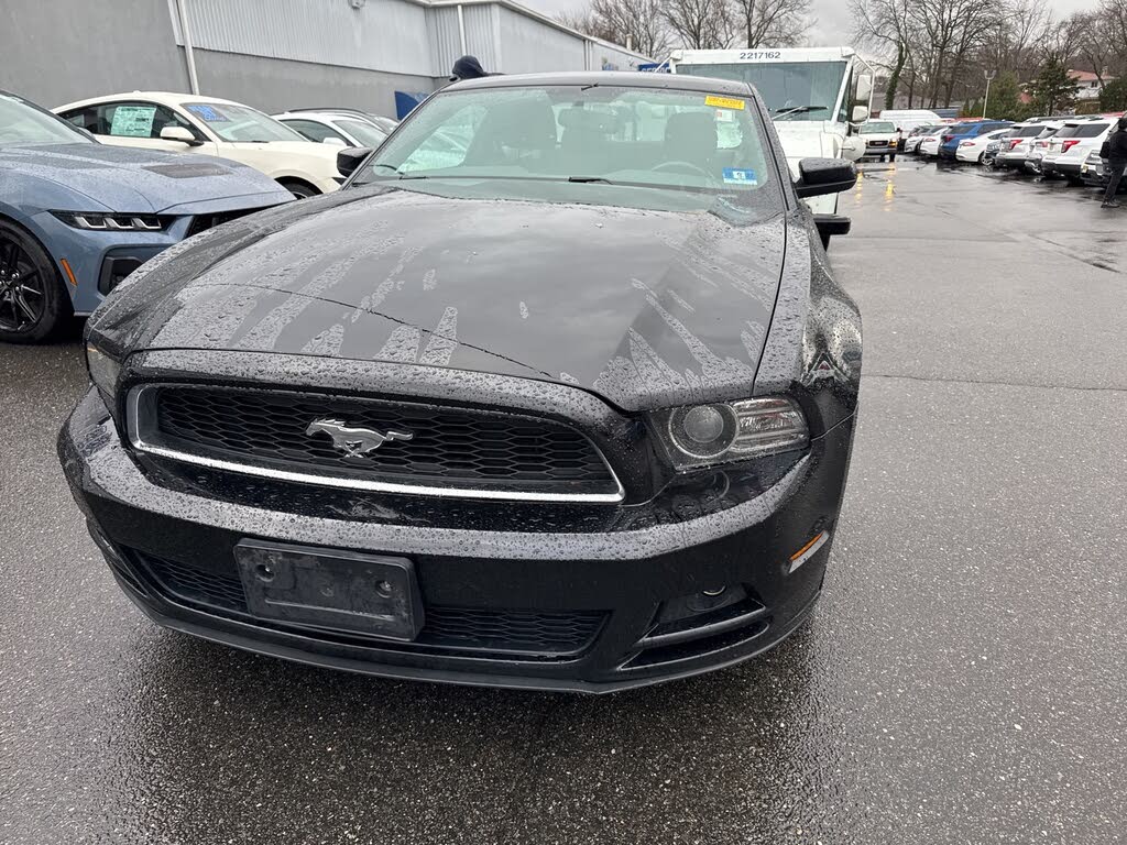 2014 Ford Mustang V6 Coupe RWD
