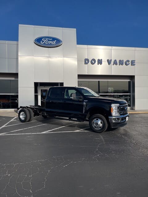 2023 Ford F-350 Super Duty Chassis XLT Crew Cab DRW 4WD