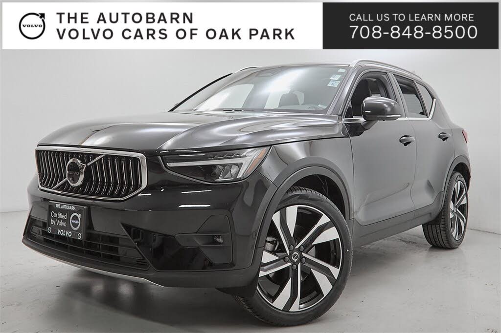 2024 Volvo XC40 B5 Plus Bright Theme AWD