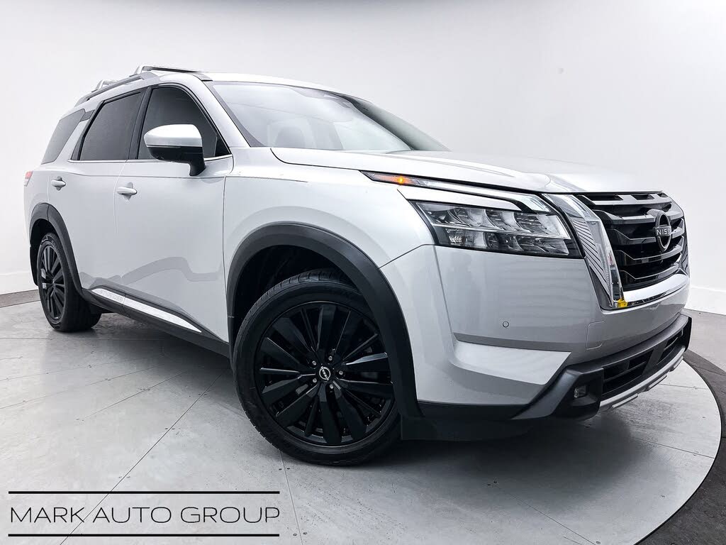 2022 Nissan Pathfinder Platinum FWD