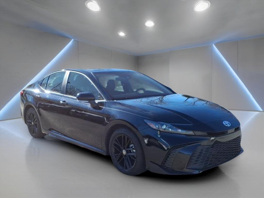 2025 Toyota Camry SE FWD