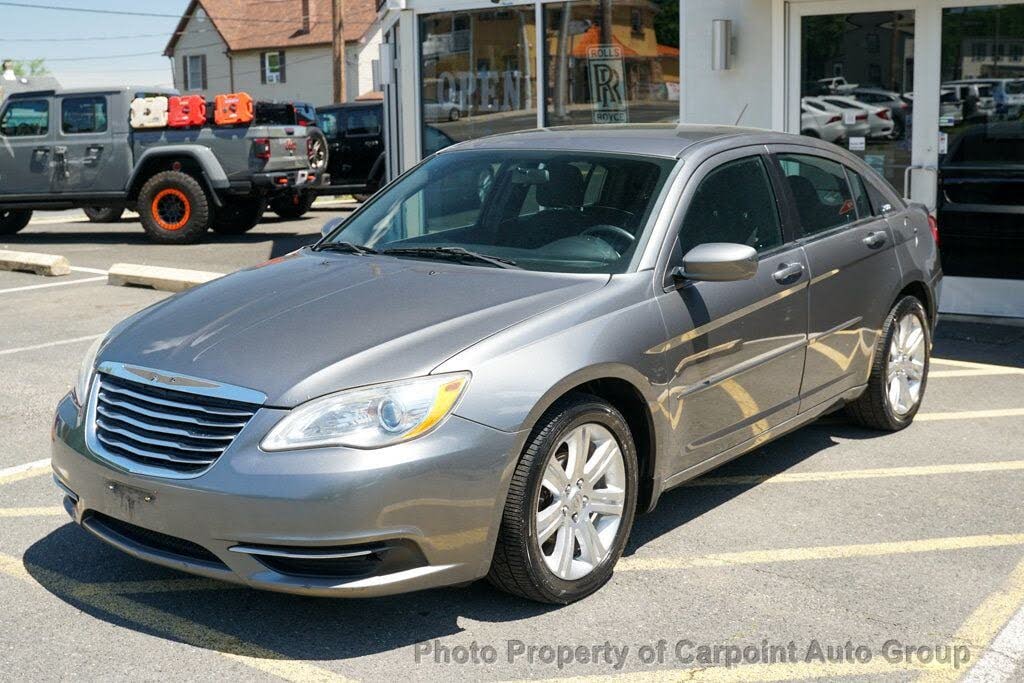 2012 Chrysler 200 Touring Sedan FWD