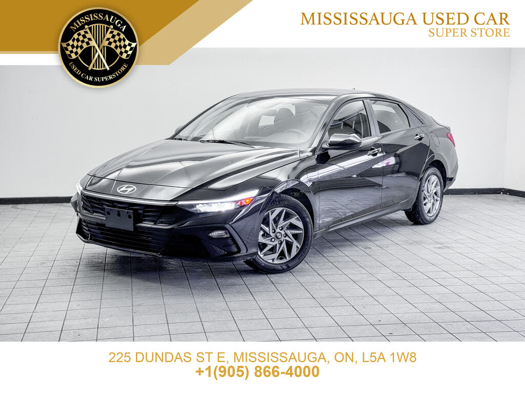 Hyundai Elantra Essential FWD 2025