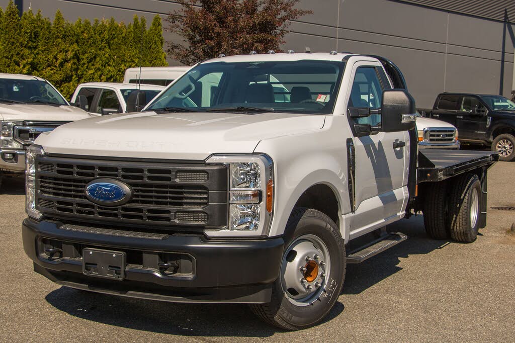 Ford F-350 Super Duty Chassis XL DRW RWD 2023
