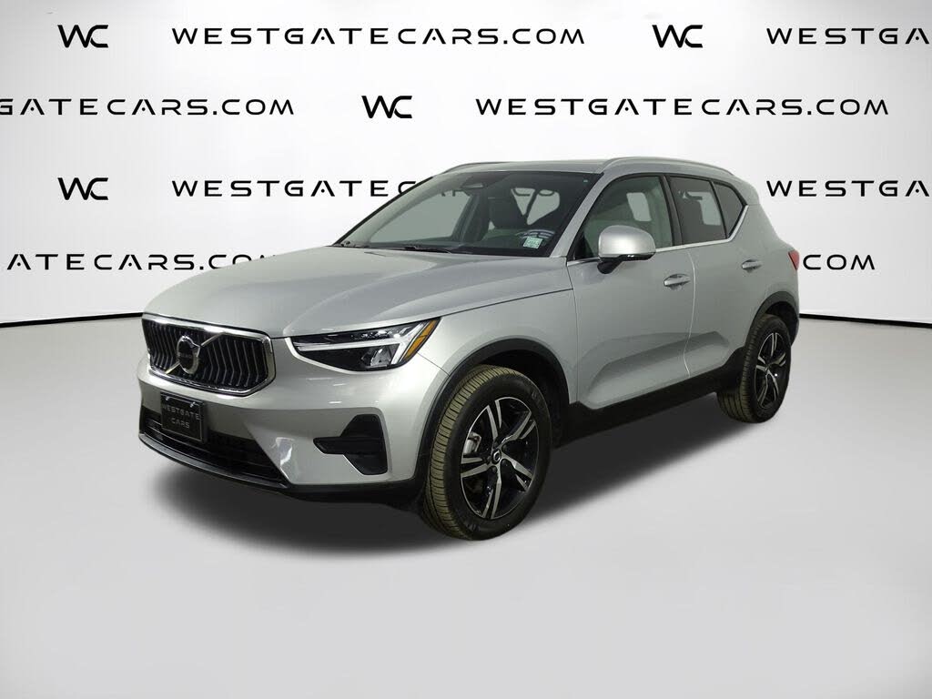 2025 Volvo XC40 B5 Core Bright Theme AWD