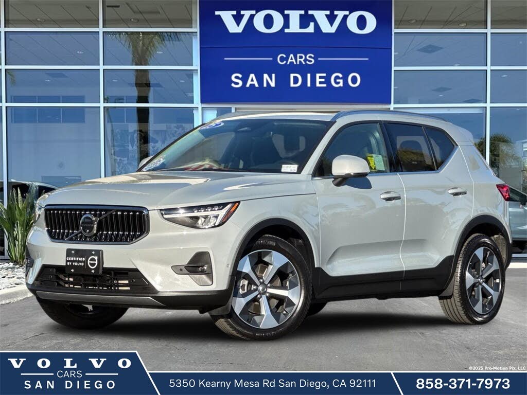 2025 Volvo XC40 B5 Plus Bright Theme AWD
