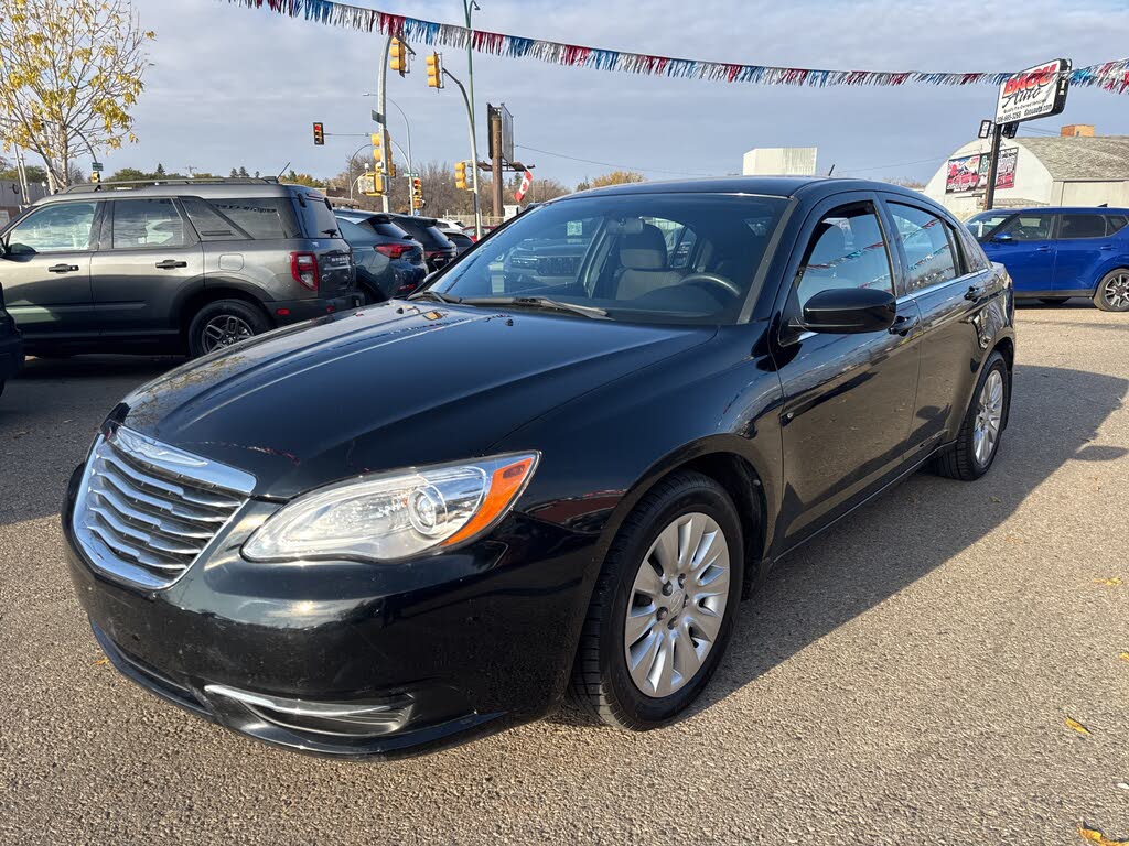 2013 Chrysler 200 LX Sedan FWD