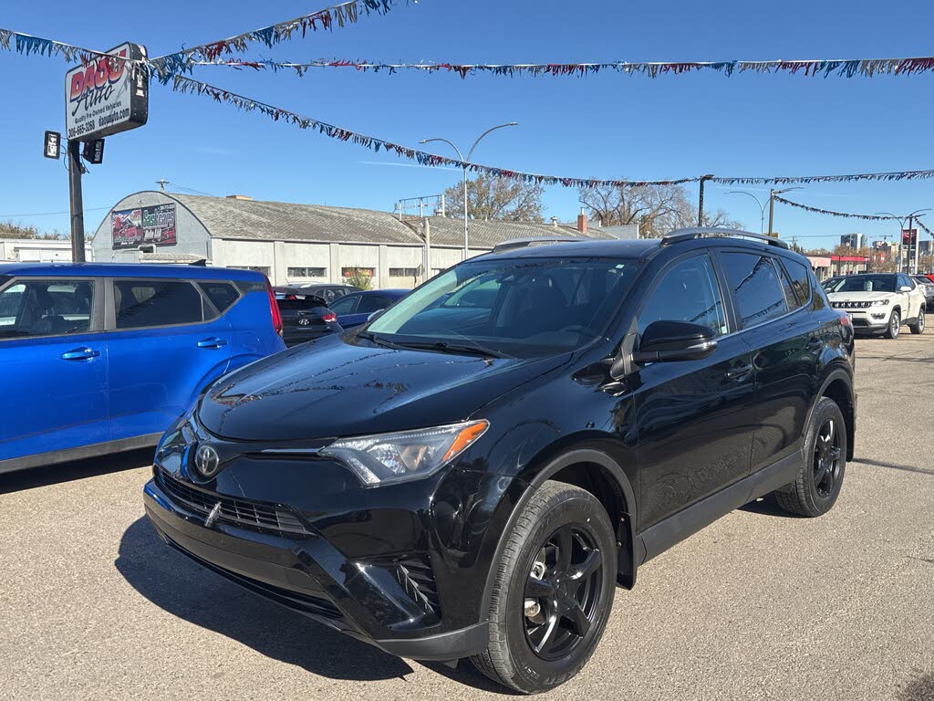 Toyota RAV4 LE AWD 2018