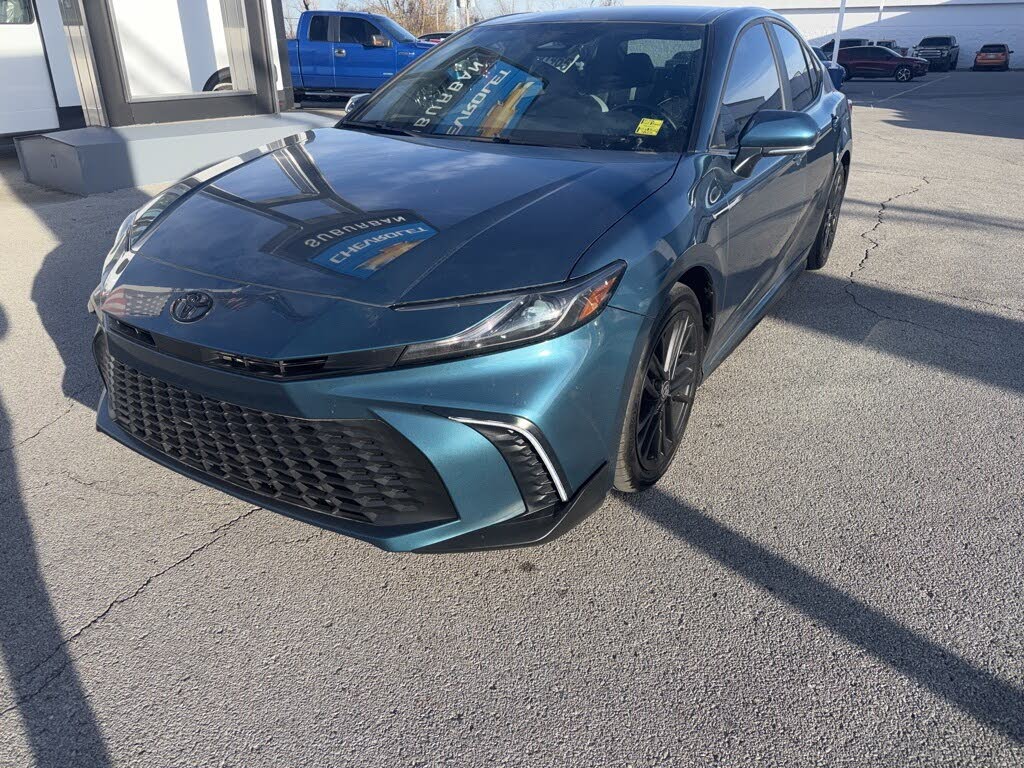 2025 Toyota Camry SE FWD