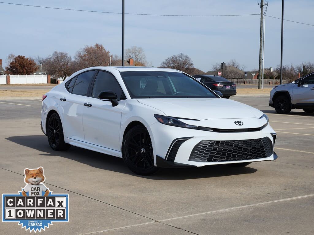 2025 Toyota Camry SE FWD