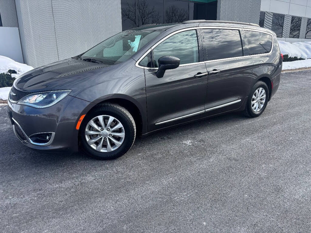 2017 Chrysler Pacifica Touring Plus FWD