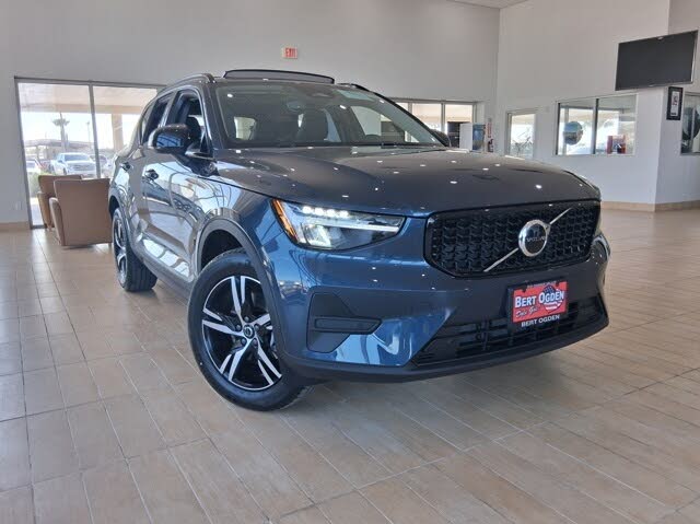 2026 Volvo XC40 B5 Core AWD
