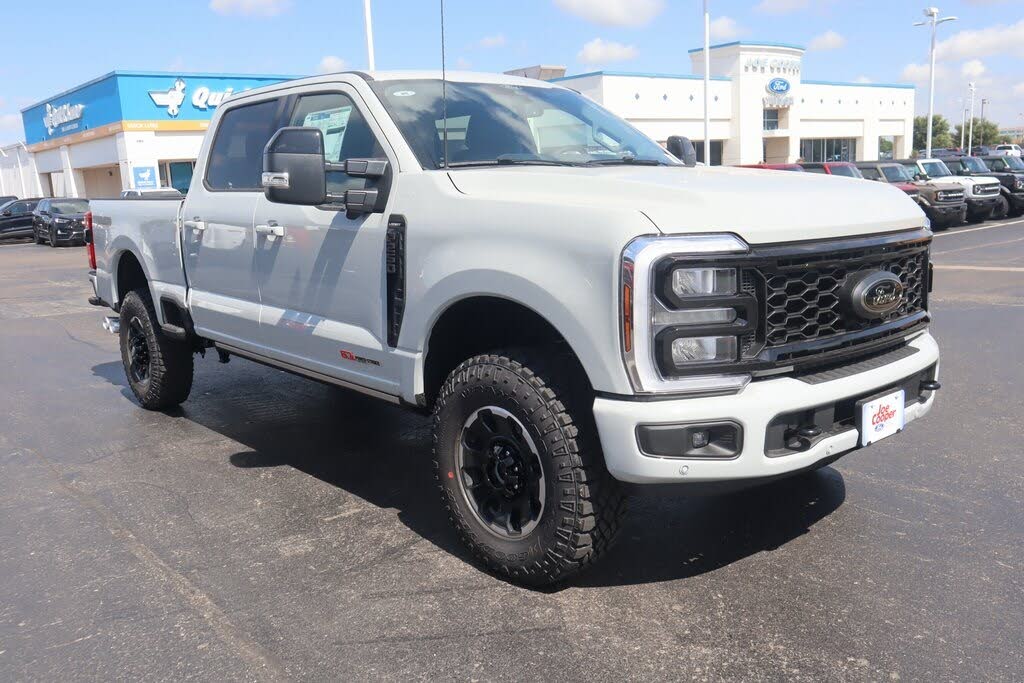 2025 Ford F-250 Super Duty Lariat Crew Cab 4WD