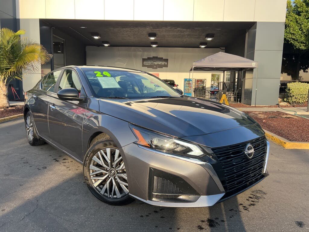 2024 Nissan Altima 2.5 SV FWD