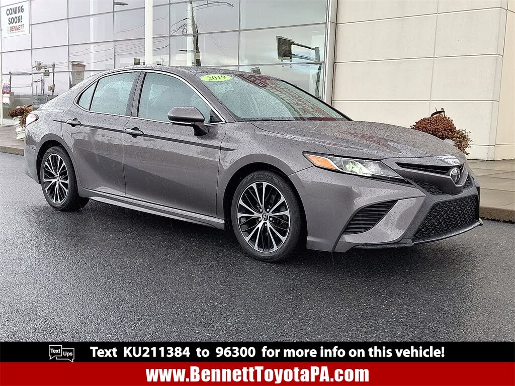 2019 Toyota Camry SE FWD