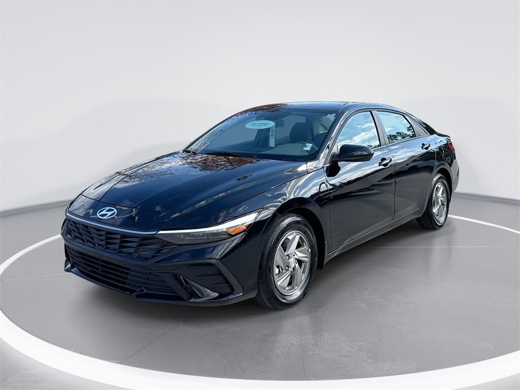 2025 Hyundai Elantra SE FWD