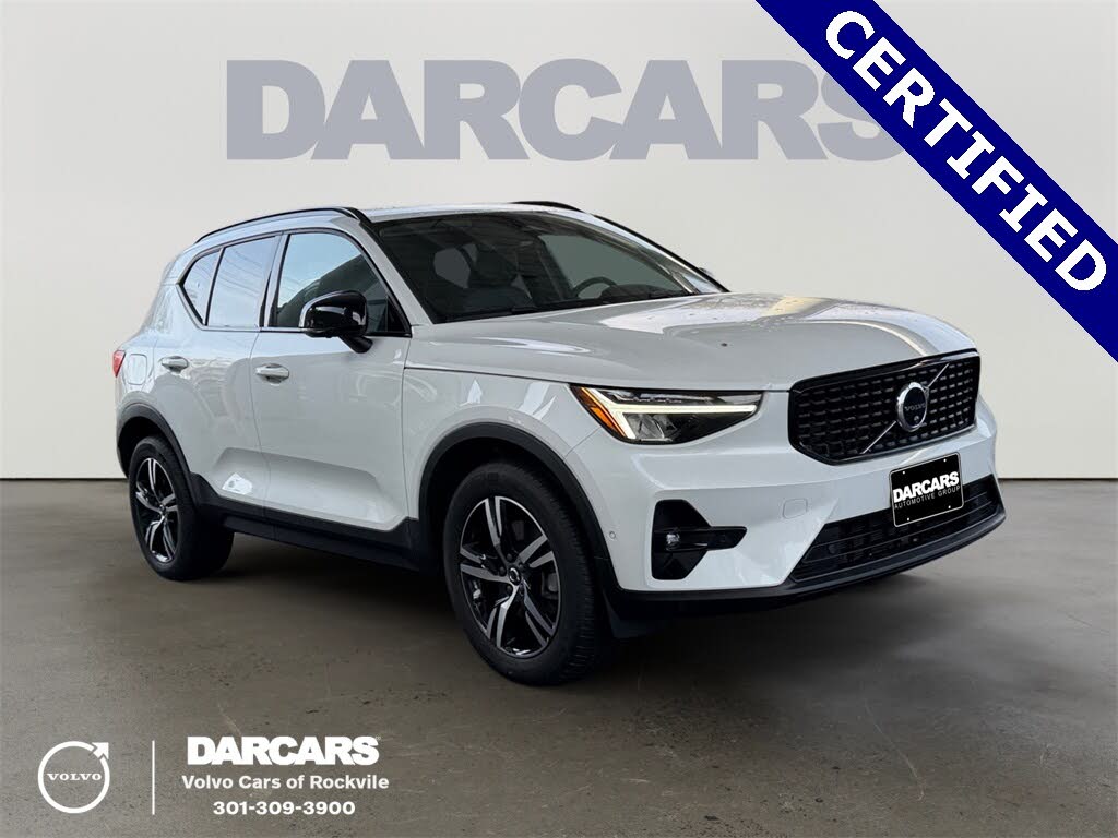 2023 Volvo XC40 B5 Plus Dark Theme AWD