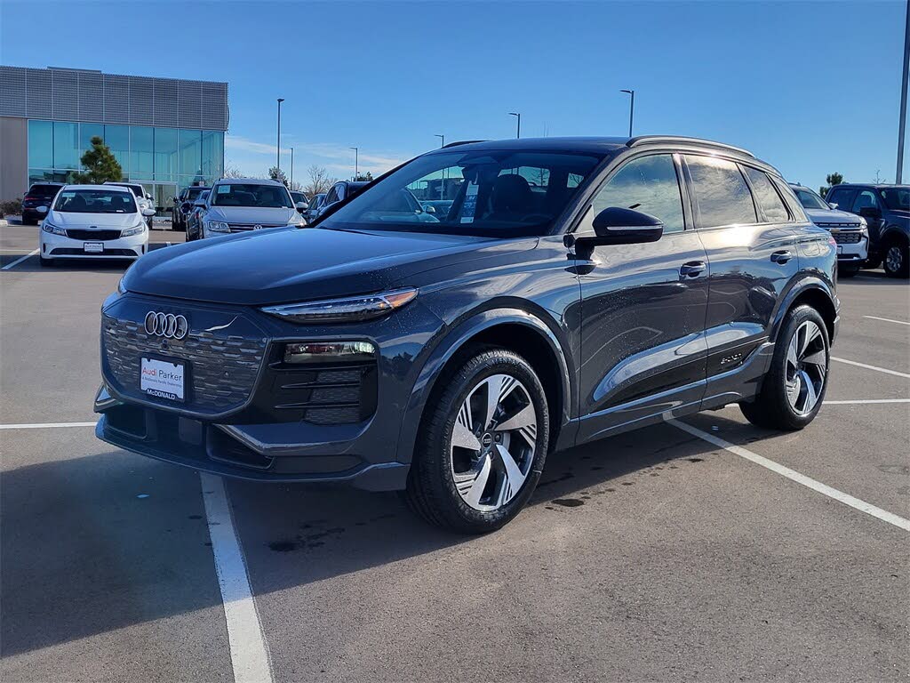 2025 Audi Q6 e-tron quattro Premium Plus