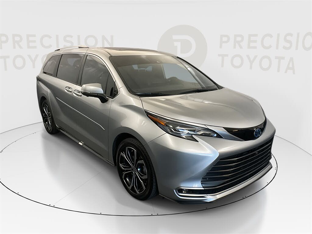 2025 Toyota Sienna Platinum 7-Passenger FWD