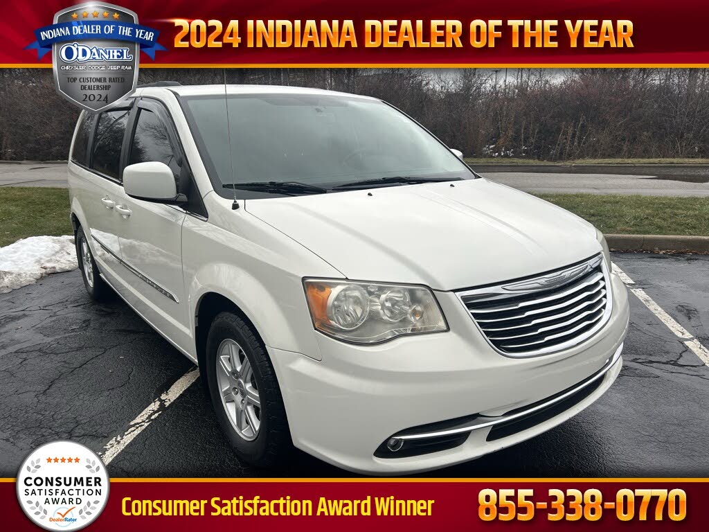 2012 Chrysler Town & Country Touring FWD