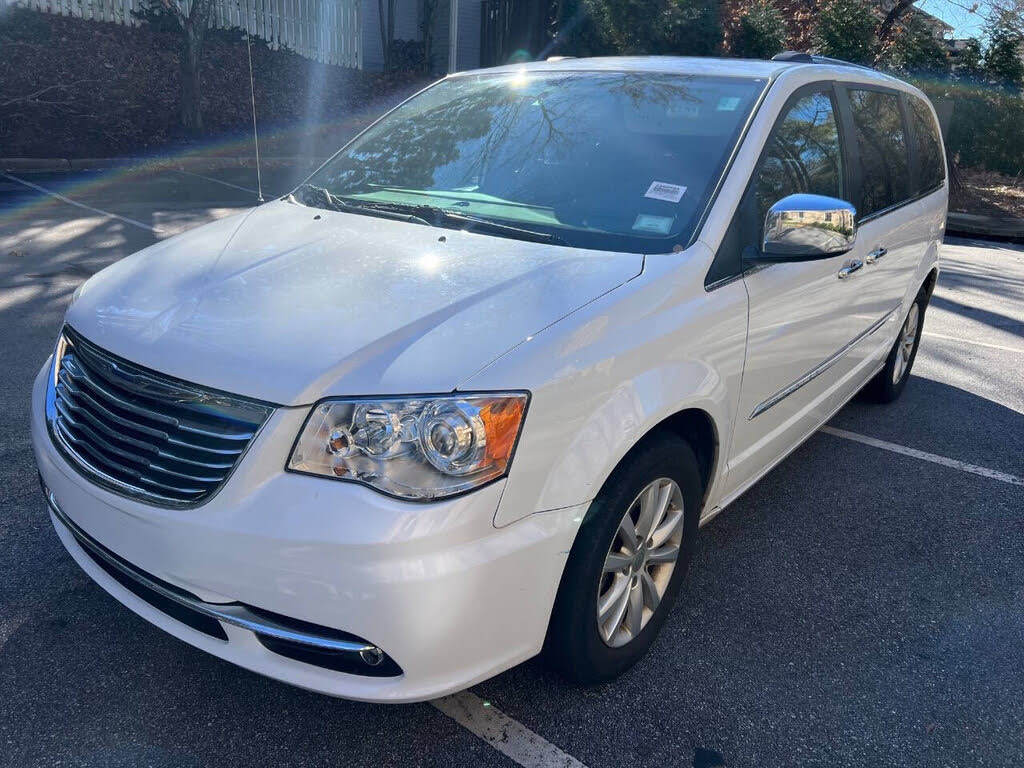 2016 Chrysler Town & Country Limited Platinum FWD