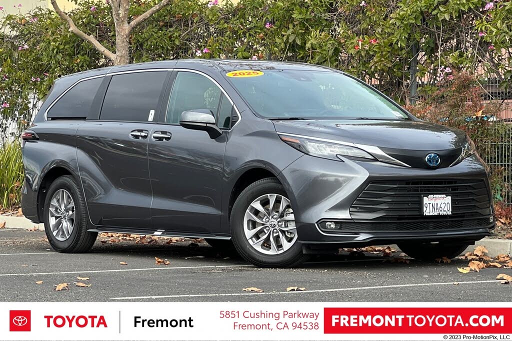 2025 Toyota Sienna XLE 7-Passenger AWD