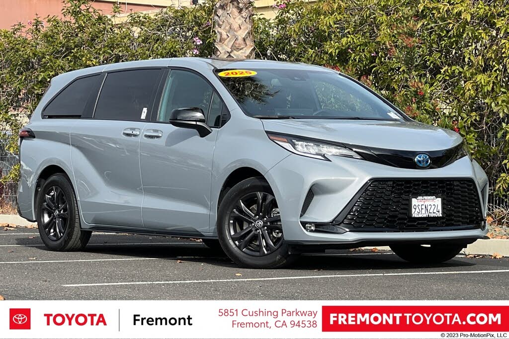 2025 Toyota Sienna XSE 7-Passenger AWD