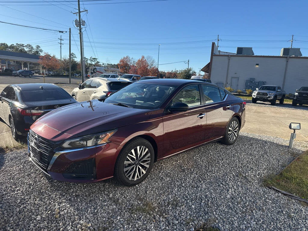 2024 Nissan Altima 2.5 SV FWD