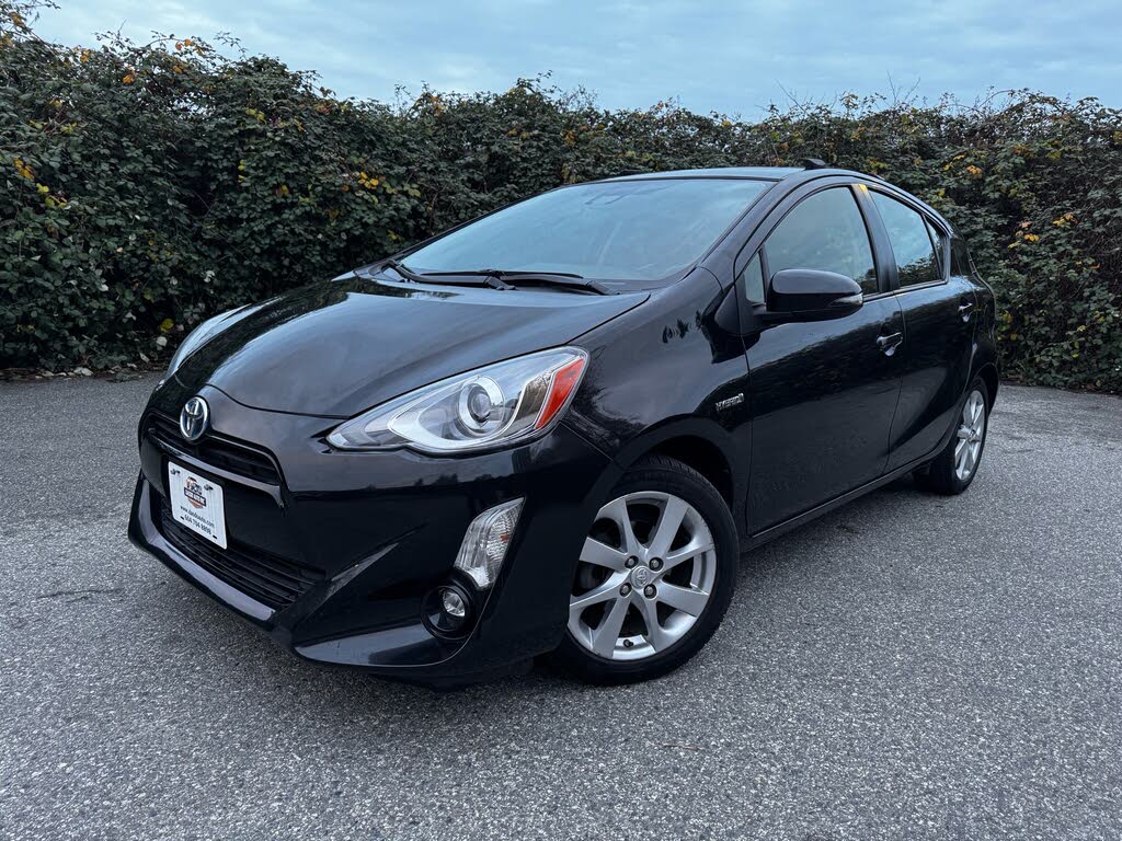 2016 Toyota Prius c Technology