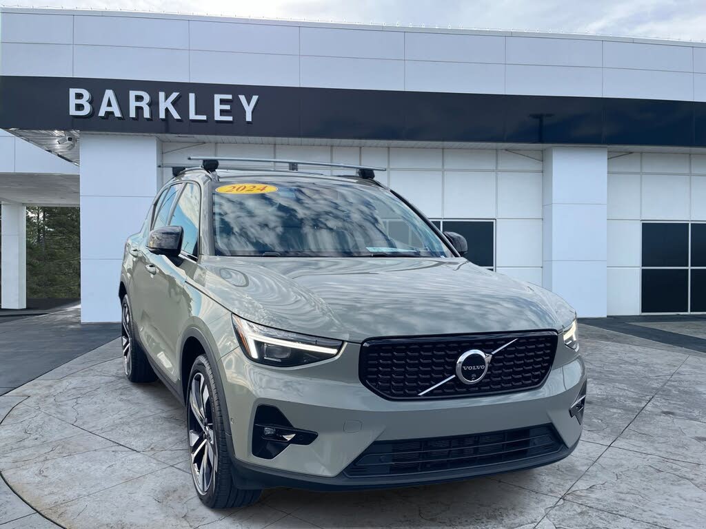 2024 Volvo XC40 B5 Ultimate Dark Theme AWD