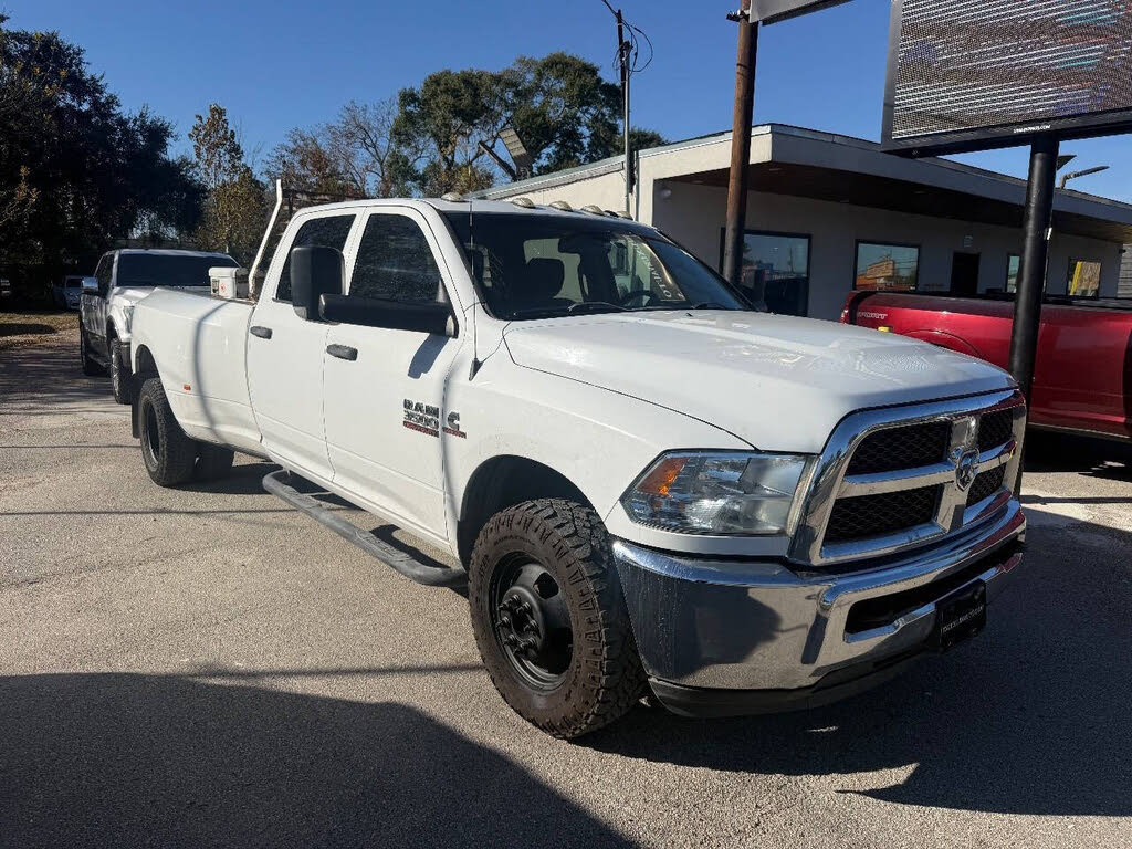 2018 RAM 3500 Tradesman Crew Cab LB DRW RWD