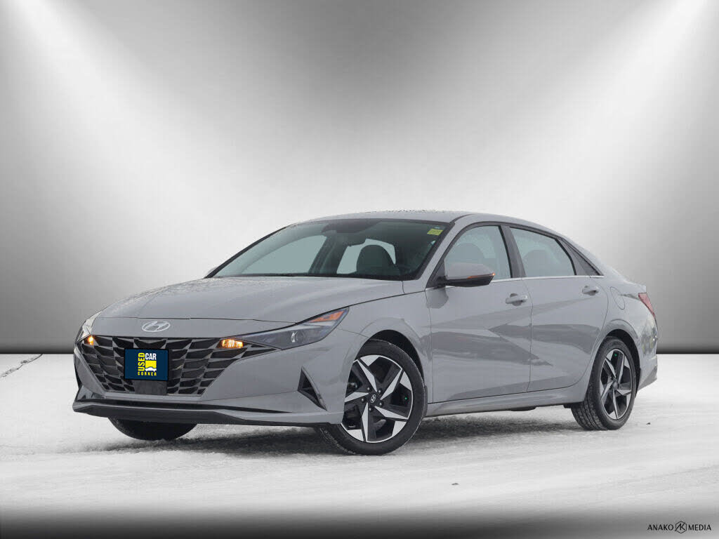 Hyundai Elantra Luxury FWD 2023