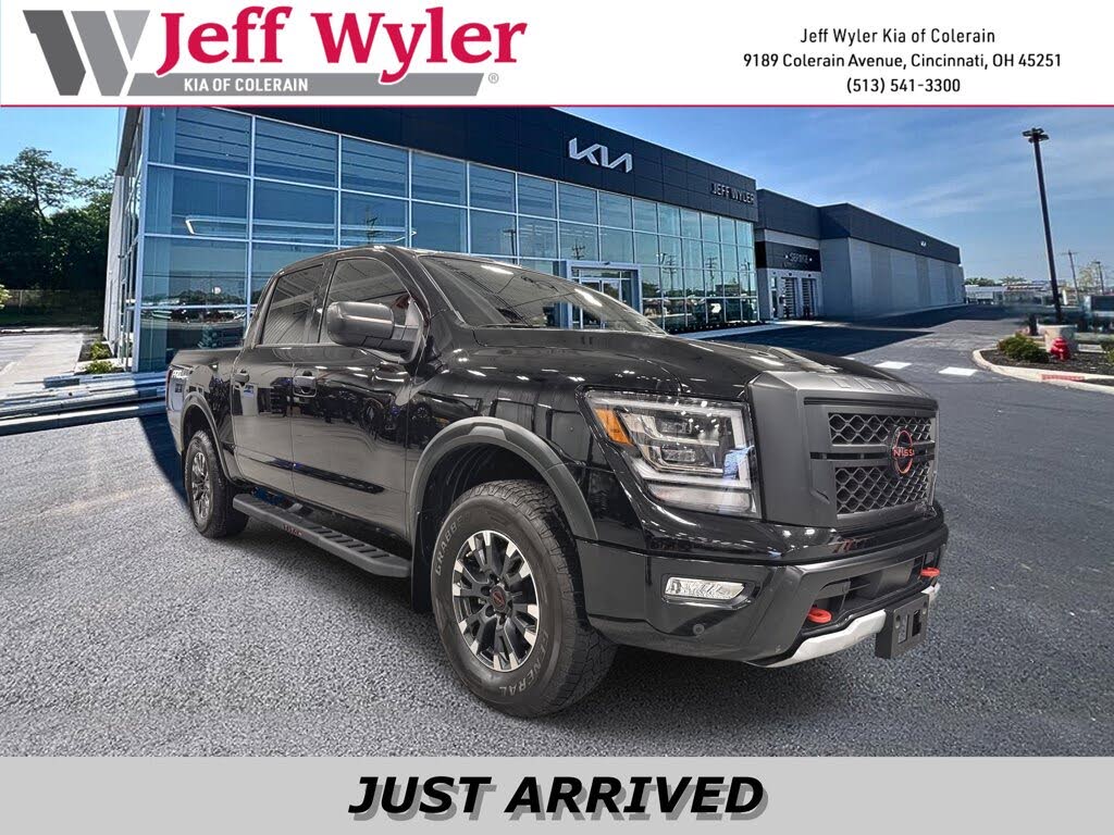 2024 Nissan Titan PRO-4X Crew Cab 4WD