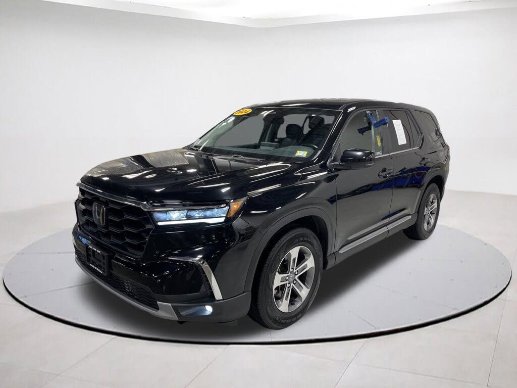 2024 Honda Pilot EX-L AWD with Captains Chairs