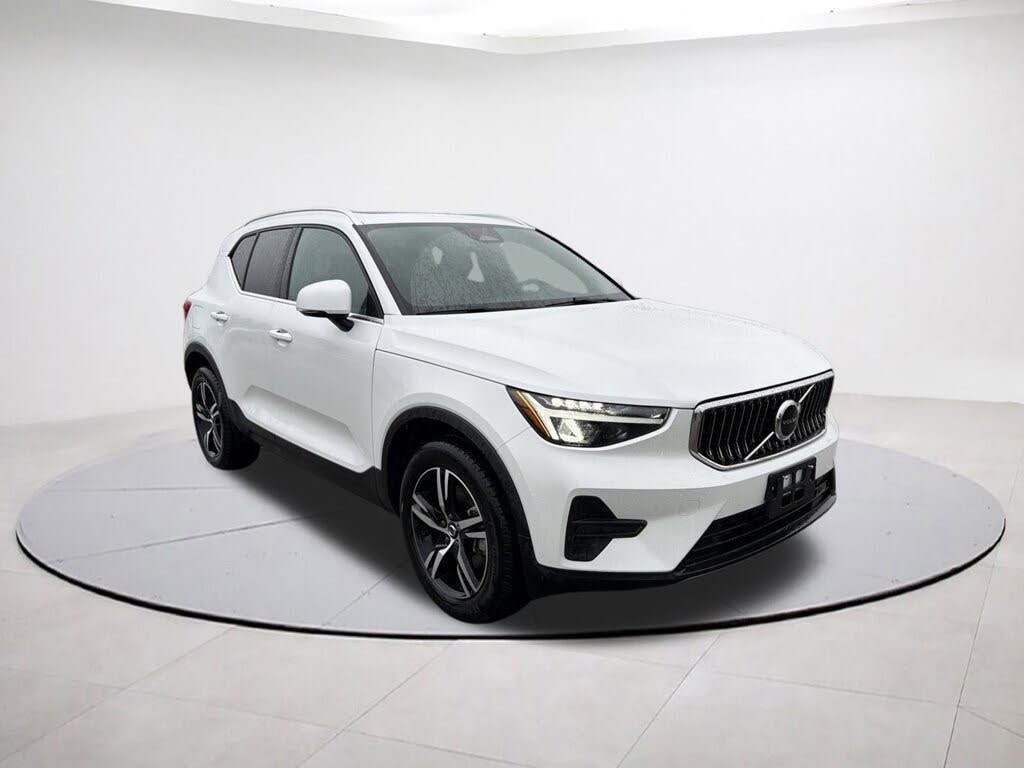 2025 Volvo XC40 B5 Core Bright Theme AWD