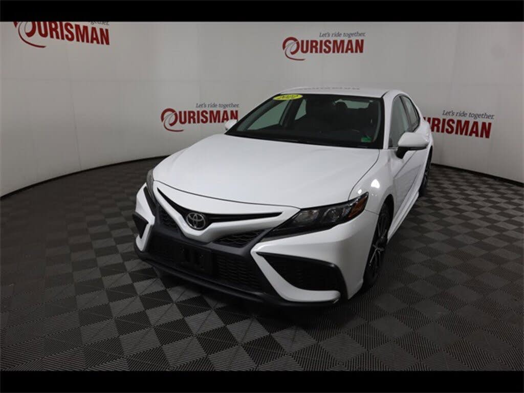 2022 Toyota Camry SE FWD