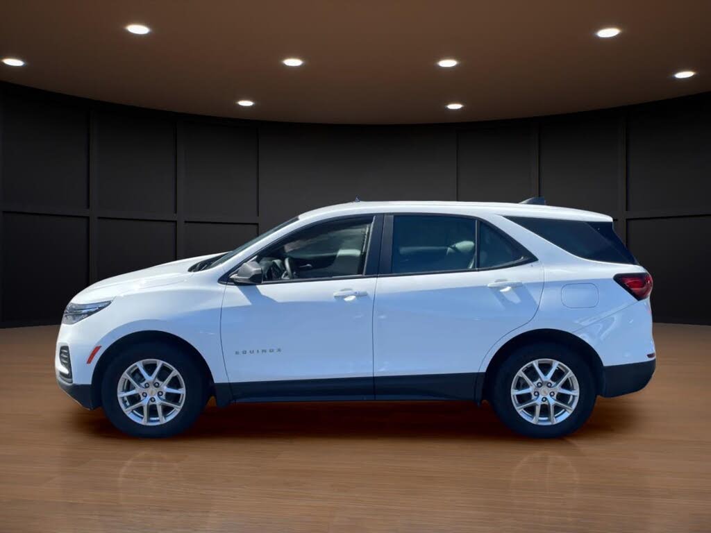2022 Chevrolet Equinox LS FWD with 1LS
