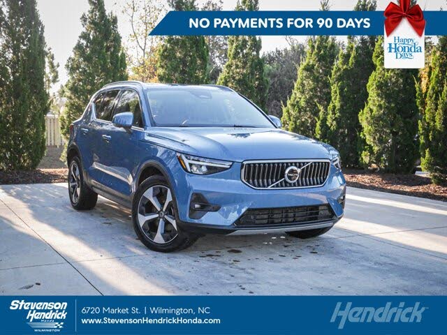 2025 Volvo XC40 B5 Plus Bright Theme AWD