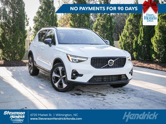 2025 Volvo XC40 B5 Plus Dark Theme AWD