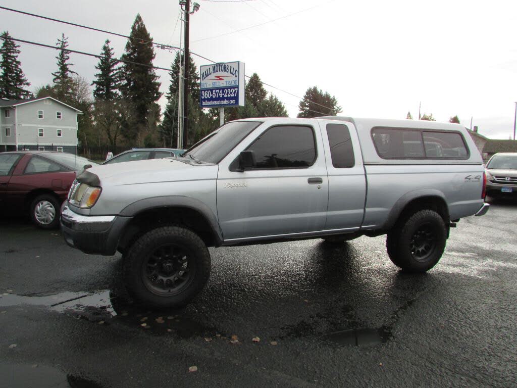 2000 Nissan Frontier 2 Dr XE V6 4WD Extended Cab SB