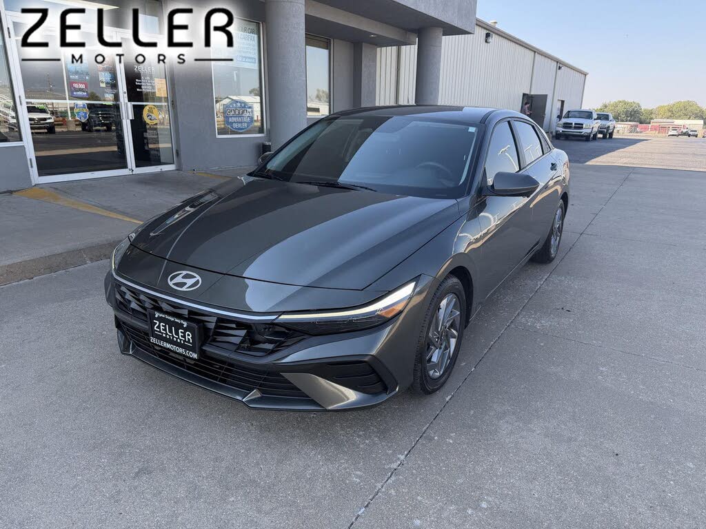 2024 Hyundai Elantra SEL FWD