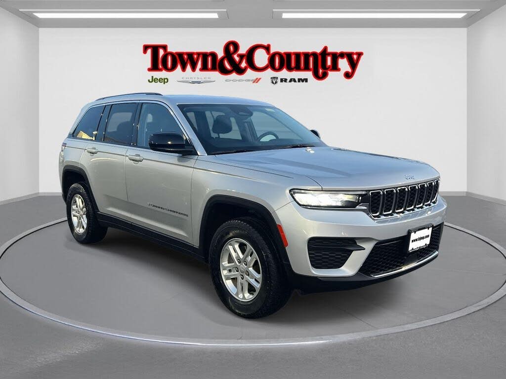 2023 Jeep Grand Cherokee Laredo 4WD
