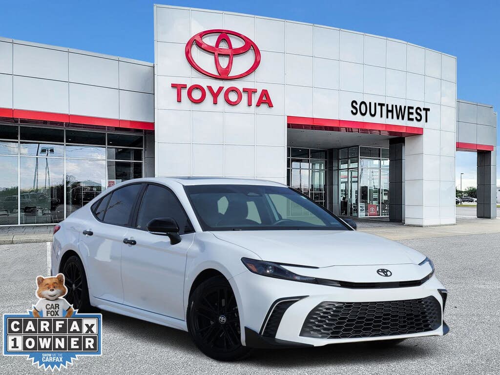 2025 Toyota Camry SE FWD